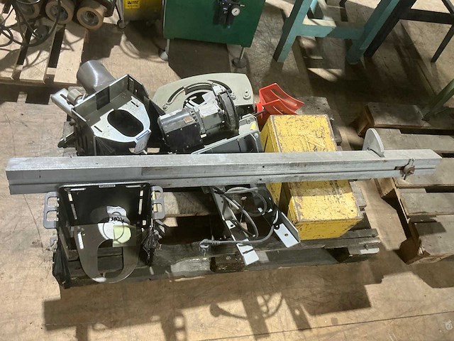 Diverse machines + onderdelen - afbeelding 1 van  2