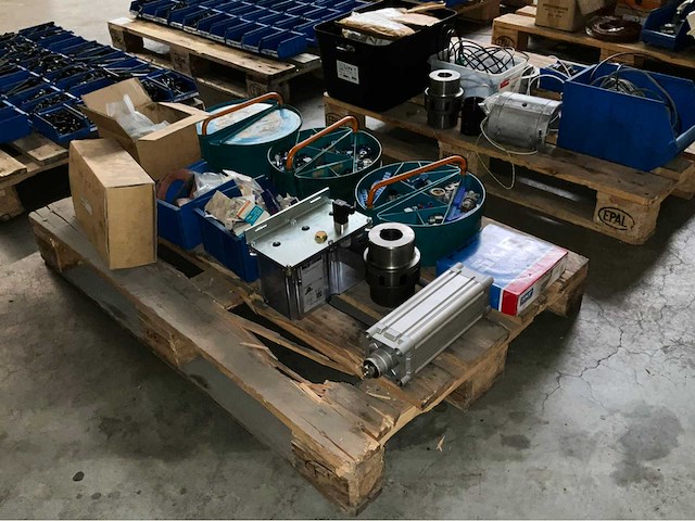 Diverse magazijninventaris - afbeelding 2 van  7