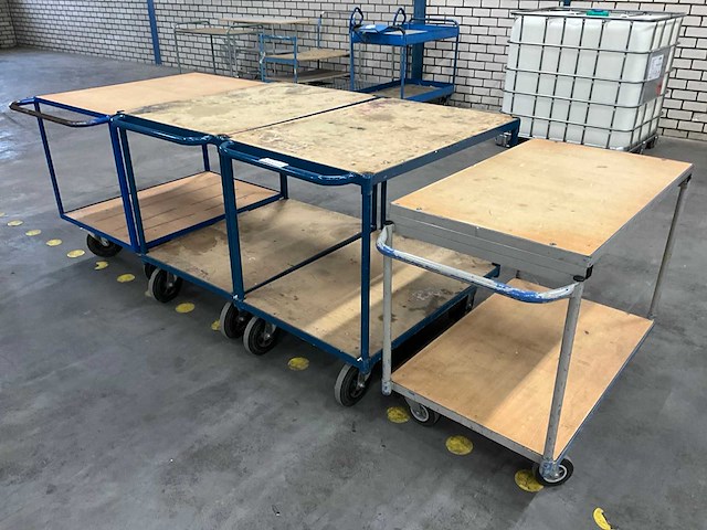 Diverse magazijnwagens (4x) - afbeelding 1 van  4