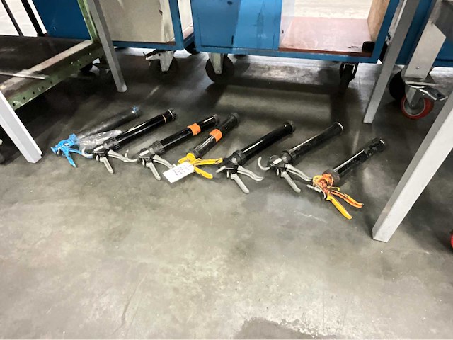 Diverse manuele kitspuiten (7x) - afbeelding 1 van  3