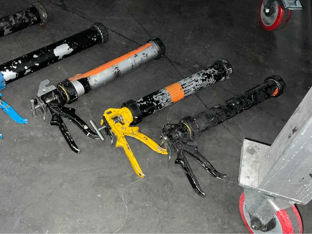 Diverse manuele kitspuiten (9x) - afbeelding 2 van  4