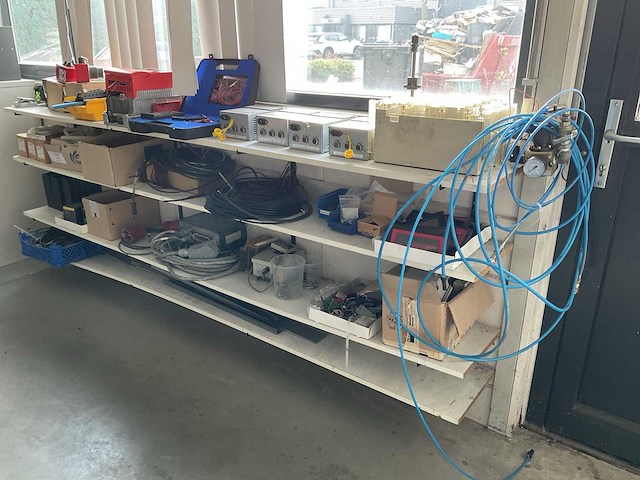 Diverse materialen incl. wandplanken - afbeelding 1 van  6