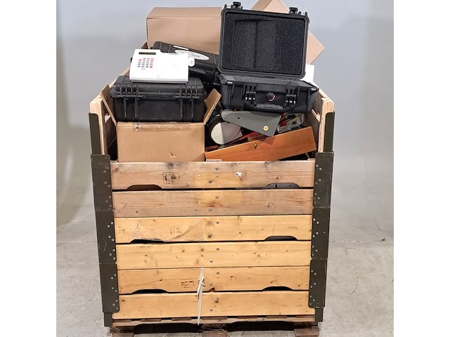 Diverse medische apparatuur en koffers, o.a diamed, argus - afbeelding 1 van  8