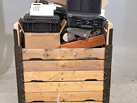 Diverse medische apparatuur en koffers, o.a diamed, argus - afbeelding 1 van  8