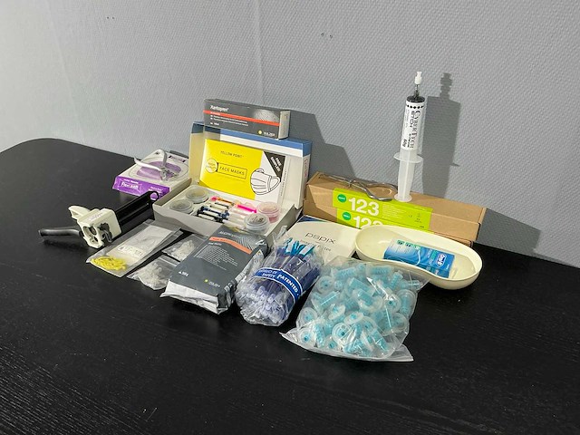 Diverse medische artikelen - afbeelding 1 van  15