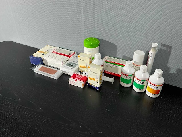 Diverse medische artikelen - afbeelding 1 van  7