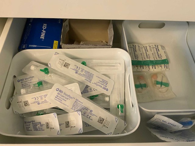 Diverse medische benodigdheden - afbeelding 6 van  16