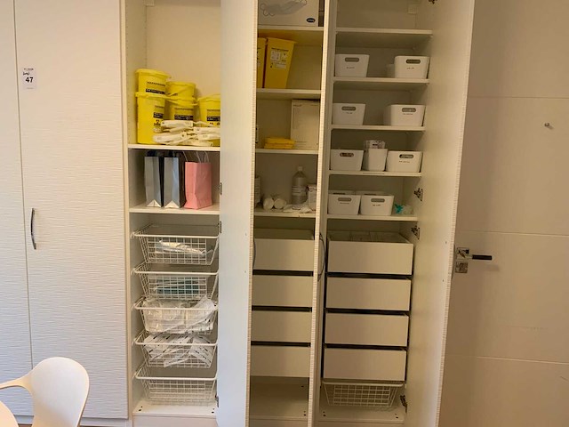 Diverse medische benodigdheden - afbeelding 1 van  16