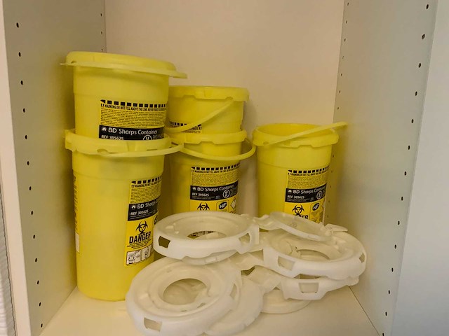 Diverse medische benodigdheden - afbeelding 9 van  16