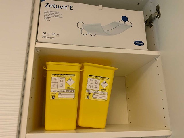 Diverse medische benodigdheden - afbeelding 14 van  16