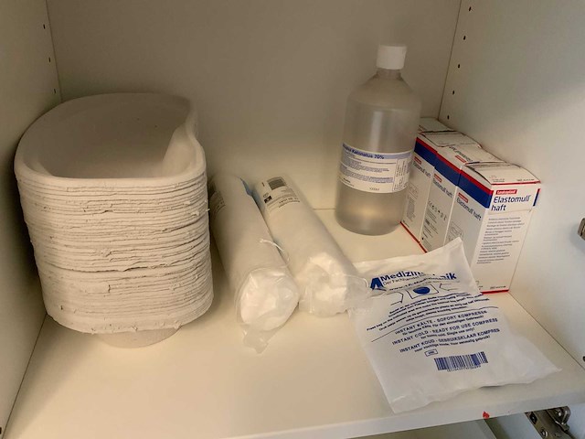 Diverse medische benodigdheden - afbeelding 16 van  16