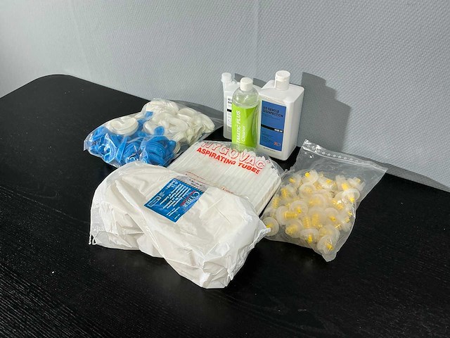 Diverse medische verbruiksartikelen - afbeelding 1 van  9