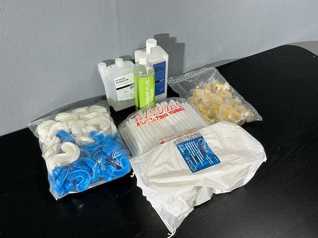 Diverse medische verbruiksartikelen - afbeelding 3 van  9