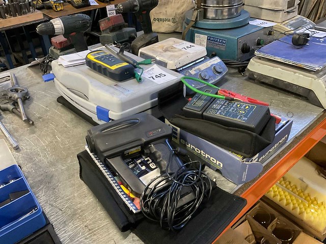 Diverse meetapparatuur (3x) - afbeelding 2 van  5