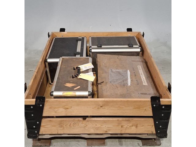 Diverse meetapparatuur en 2x houten transportkist, o.a nieaf - afbeelding 1 van  16