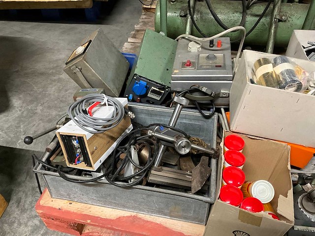 Diverse meetapparatuur - afbeelding 2 van  6