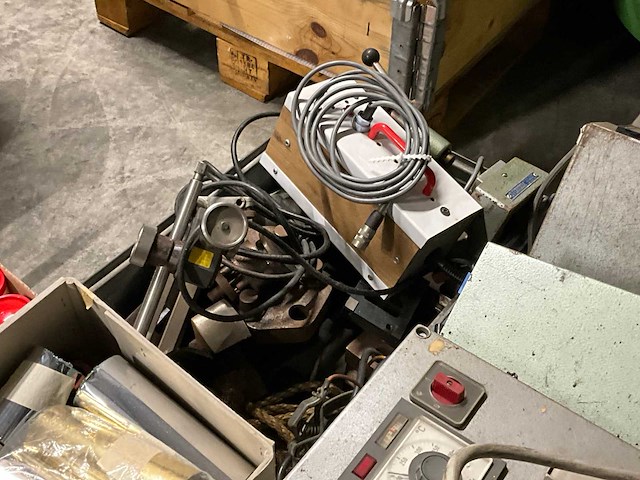 Diverse meetapparatuur - afbeelding 5 van  6