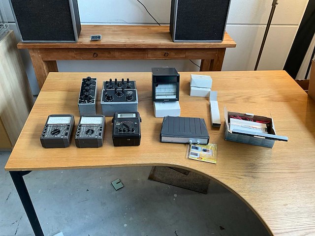 Diverse meetapparatuur - afbeelding 1 van  8