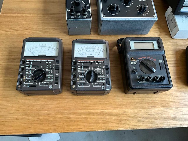 Diverse meetapparatuur - afbeelding 2 van  8