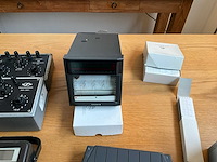 Diverse meetapparatuur - afbeelding 4 van  8