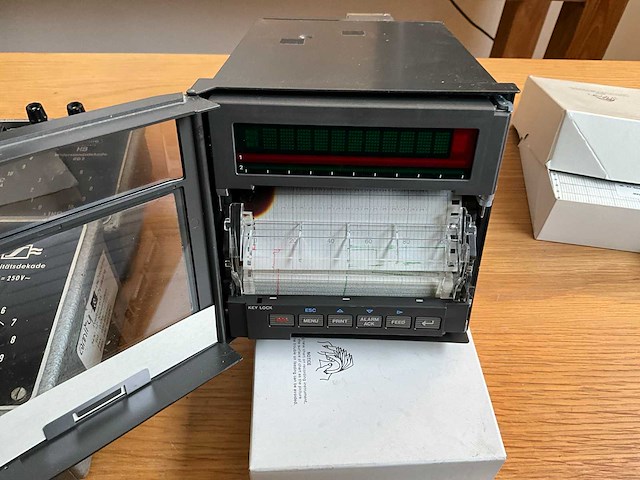 Diverse meetapparatuur - afbeelding 5 van  8