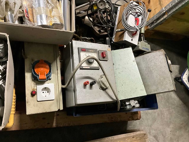 Diverse meetapparatuur - afbeelding 4 van  4