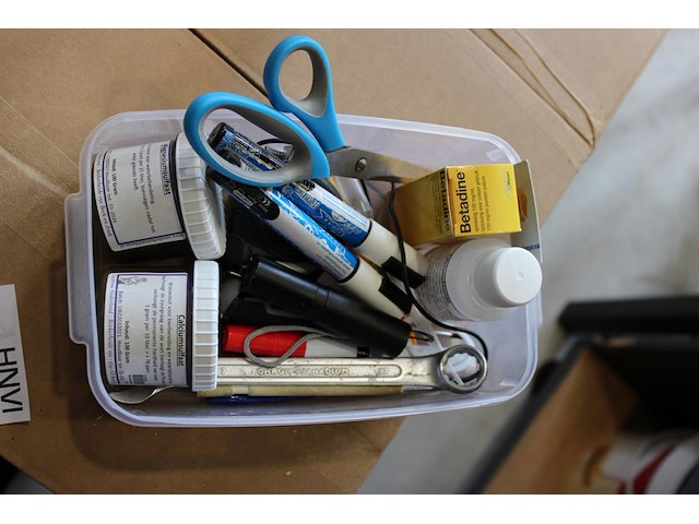 Diverse meet/testapparatuur en producten. - afbeelding 2 van  2