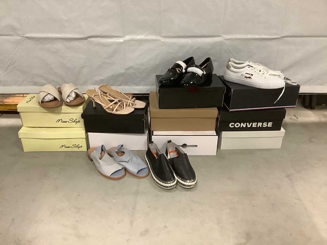 Diverse merk-schoenen (12x) - afbeelding 1 van  8