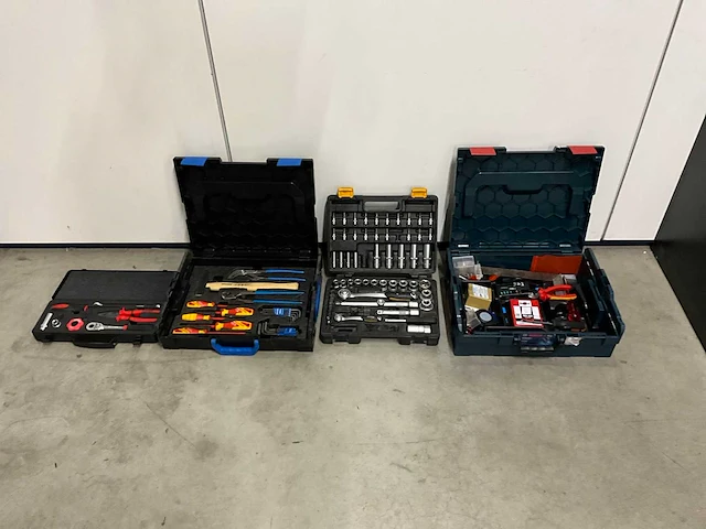 Diverse merken handgereedschap - afbeelding 1 van  6