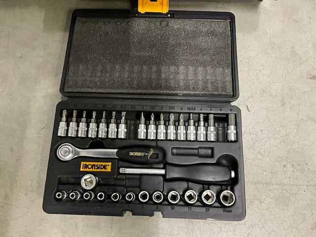 Diverse merken handgereedschap - afbeelding 2 van  7