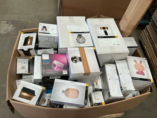 Diverse merken lampen partij op pallet - afbeelding 2 van  5