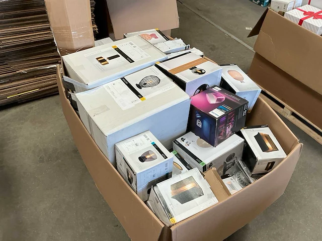 Diverse merken lampen partij op pallet - afbeelding 4 van  5