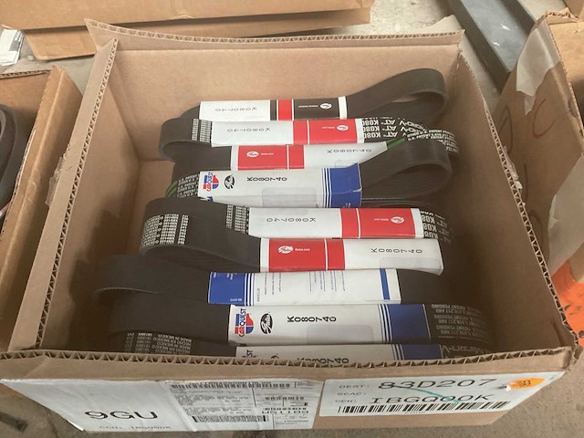 Diverse merken v-belt (9x) - afbeelding 1 van  2