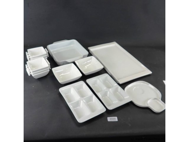 Diverse merken witte porseleinen amuse- en snackschaaltjes - afbeelding 2 van  5