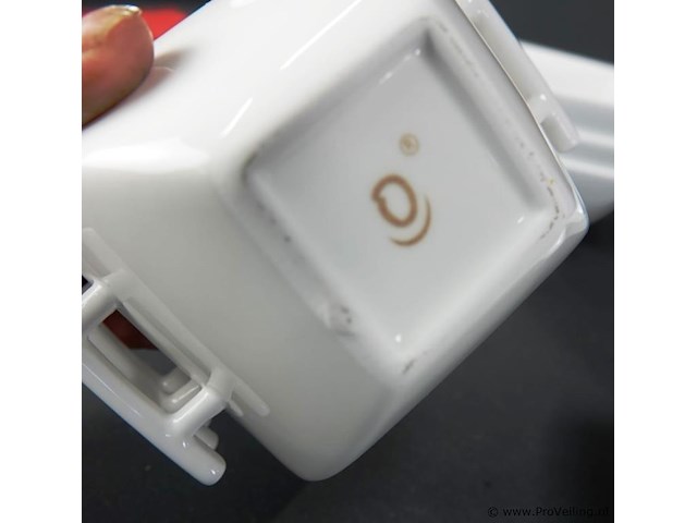 Diverse merken witte porseleinen amuse- en snackschaaltjes - afbeelding 3 van  5