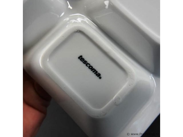 Diverse merken witte porseleinen amuse- en snackschaaltjes - afbeelding 4 van  5