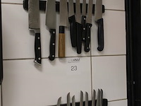 Diverse messen op twee magneetstrips. - afbeelding 2 van  2