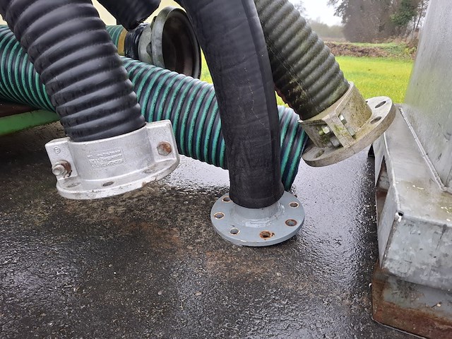 Diverse mestslang op transportbok - afbeelding 3 van  5