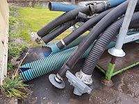 Diverse mestslang op transportbok - afbeelding 4 van  5