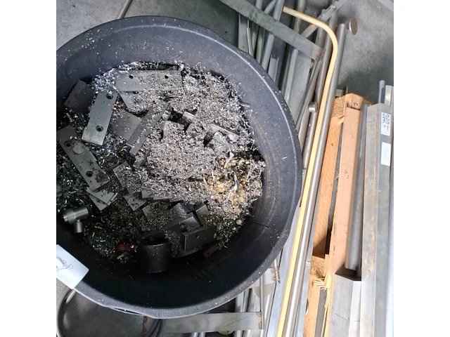 Diverse metalen, aluminium en rvs profielen - afbeelding 3 van  19