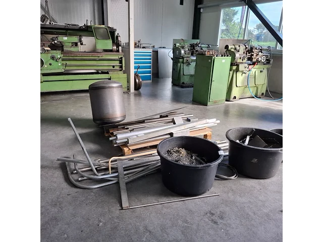 Diverse metalen, aluminium en rvs profielen - afbeelding 1 van  19