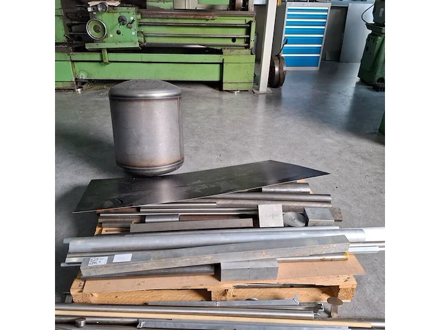 Diverse metalen, aluminium en rvs profielen - afbeelding 13 van  19
