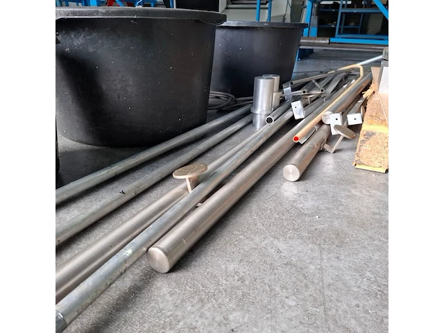 Diverse metalen, aluminium en rvs profielen - afbeelding 18 van  19