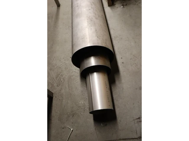 Diverse metalen buizen - afbeelding 2 van  13