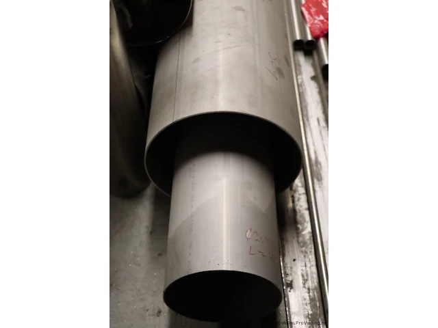 Diverse metalen buizen - afbeelding 7 van  13
