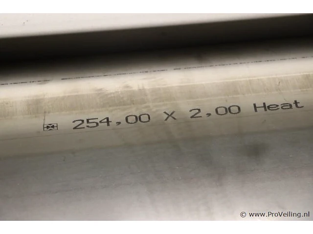 Diverse metalen buizen - afbeelding 8 van  13