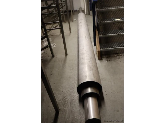 Diverse metalen buizen - afbeelding 13 van  13
