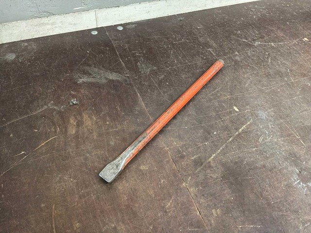 Diverse metalen drijvers, doorslagen en slagpinnen (30x) - afbeelding 2 van  10