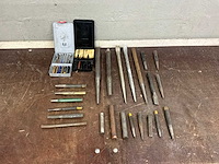 Diverse metalen drijvers, doorslagen en slagpinnen (30x) - afbeelding 1 van  10