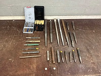 Diverse metalen drijvers, doorslagen en slagpinnen (30x) - afbeelding 3 van  10